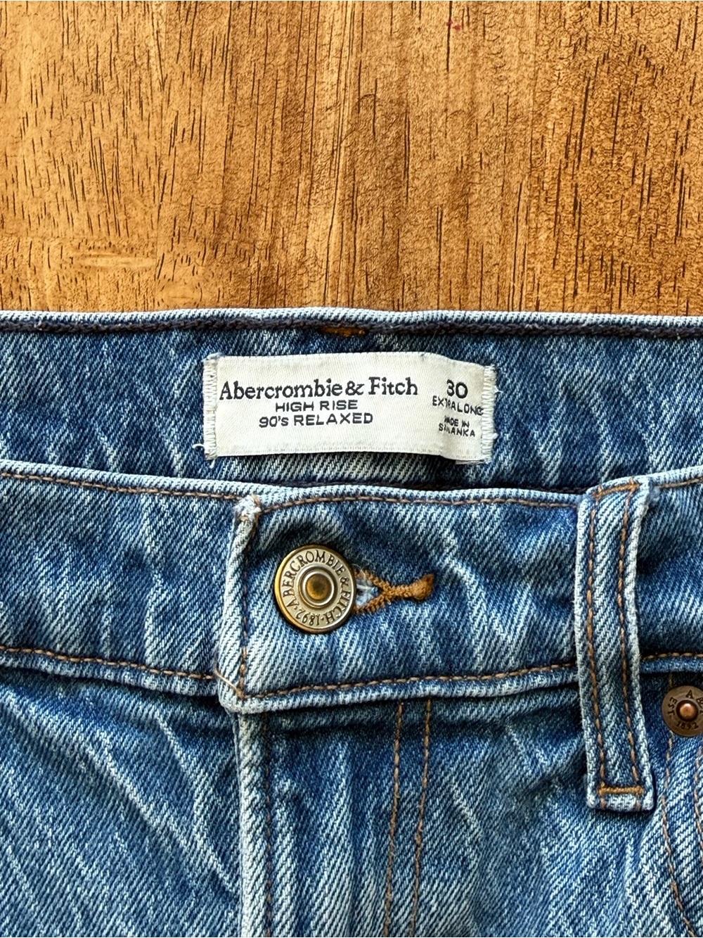 EXTRA LONG - Abercrombie & Fitch Straight-Leg Jeans in Light Blue Wash - Picture 2 of 6